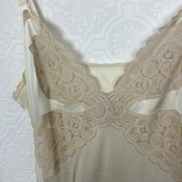 Vintage Slip Dress Vanity Fair Size 36 Cream White Lacey Silky Delicate Vneck - Picture 6 of 9
